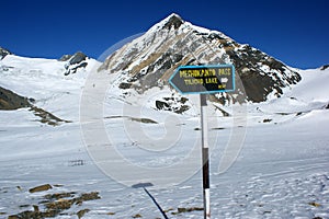 A pointer to the crossroads to Meshokanto pass, Annapurna region, Nepal.