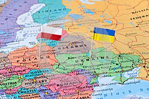 Polsko a ukrajina vlajka piny politický vztahy konceptuální obrázek 
