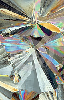 Polarized light on crystals