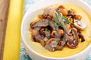 Polenta with spicy muchrooms and chickpeas