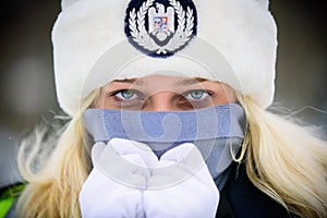 Polizia stradale una donna inverno 