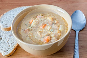 Polish split pea soup in pot knows in Poland as grochowka wojskowa.