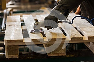 Polishing of a wooden pallet