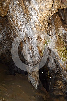 Polovragi cave