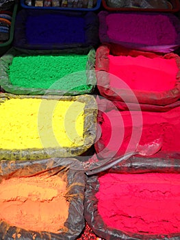 polveri coloratissime in vendita a Kathmandu, Nepal photo