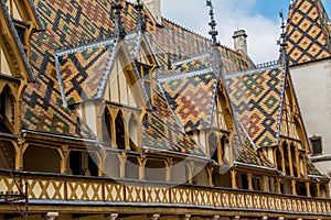 Polychrome roof