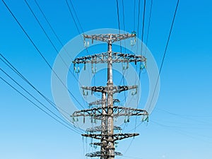 Polyhedral pylons of power lines