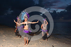 Polynesian Cook Islander dancers dancing on Muril beach lagoon i