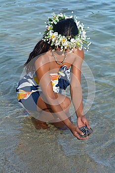 Polynesian Cook Islander woman holding Tahitian Black Pearls in