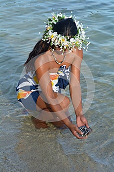 Polynesian Cook Islander woman holding Tahitian Black Pearls in photo