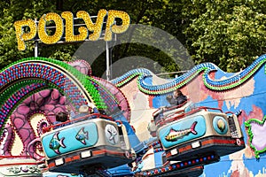 Polyp amusement ride at funfair park in daytime.