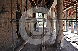 Pompei - Impalcature nel portico della Villa dei Misteri