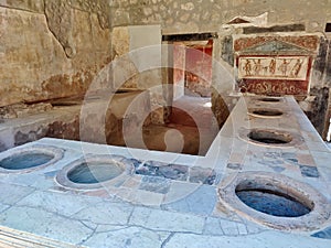 Pompei - Thermopolium di Vetutius Placidus in Via dell`Abbondanza