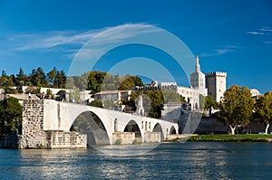 Pont du Avignon over Rhone river and old city