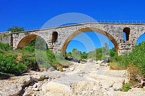 Pont Julien