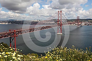 Ponte 25 de Abril in Lisbon photo