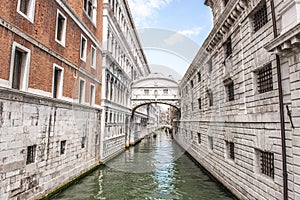 The Ponte de la Canonica is visible in background