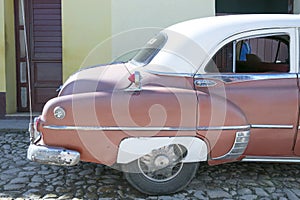 Pontiac Chieftain in Trinidad, Cuba