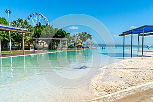 Pool, which is called a lagoon, I find directly at the beach of a city in the north of Australia