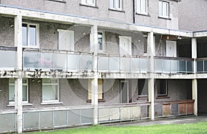 Poor council house flats abandoned in village with bad poverty in Glasgow