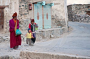 Poor tibetan refuegee family on street in indian city of Leh