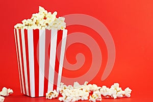 A popcorn sitting on top of a table.