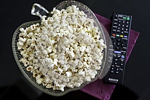 Popcorns in a bowl on a table