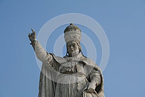 A Pope statue photo