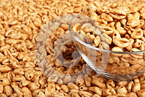 Popped wheat grains in cup