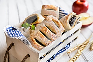 Poppy seed pies with apple and cinnamon