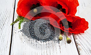 Poppy seeds and flowers