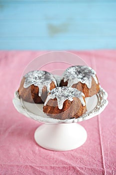 Poppyseed bundt cakes with white chocolate