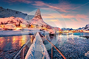 Popular tourist destination - footbridge above Gravdalbukta bay