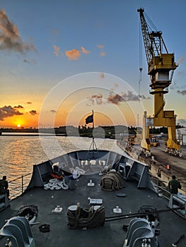 Por do sol proa NDM Bahia Marinha do Brasil Brazilian Navy photo