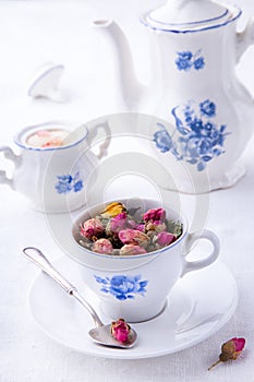 Porcelain set with tea from roses
