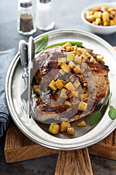 Pork chops with apples and walnuts