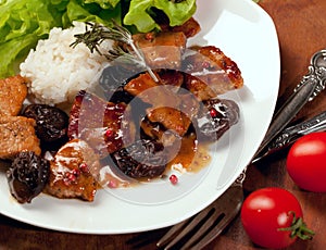 Pork chops with Prune Sause. The Old Colombian recipe