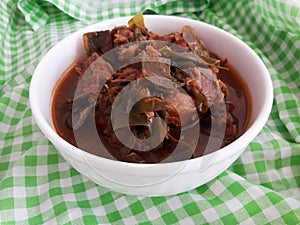 Pork curry with Garcinia cowa leaves