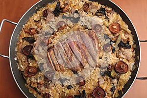 pork jowl and muschrooms spanish rice