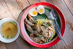 Pork noodle with fried chicken