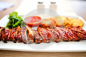 Pork ribs and barbeque sauce with parsley and bread