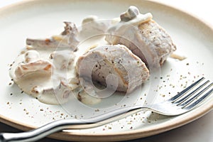 pork tenderloin with mushrooms and creamy sauce