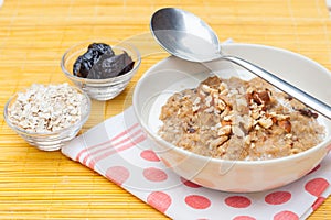 Porridge with walnut