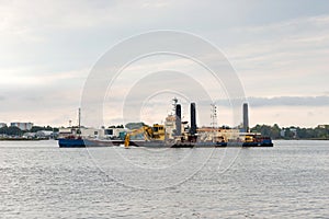 The port channel riverbed cleaning work.