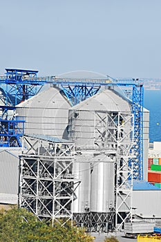 Port grain dryer