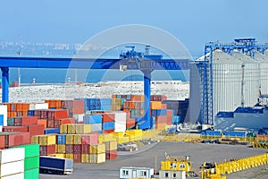 Port grain dryer, crane and container