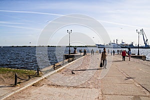 Port of Kronstadt and standing on the RAID ships and boats, the Gulf of Finland,