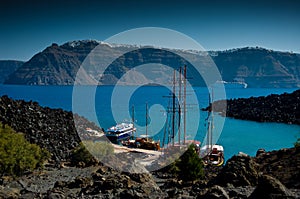 The port on the volcanic island named Nea Kameni.