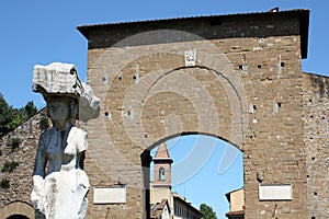 Porta Romana e statua a Firenze n.2 photo