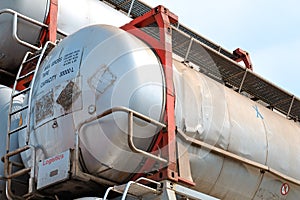 Portable oil and chemical storage tanks